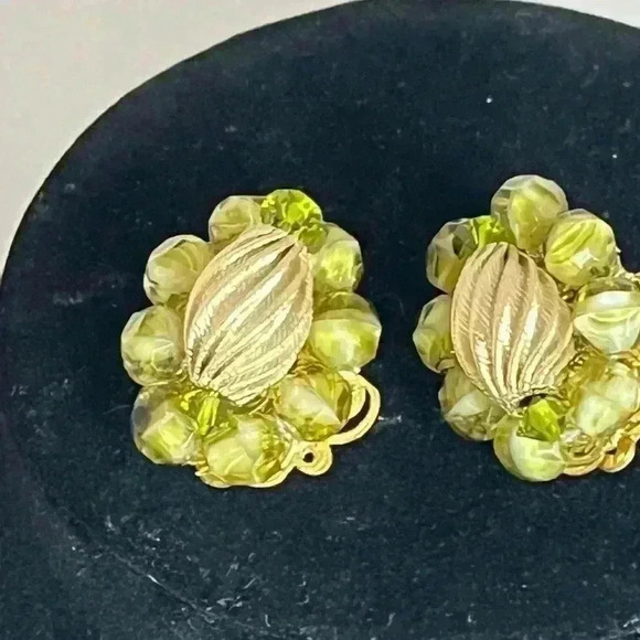 Vintage …Eugene …Olivine Glass  …necklace, earrings, bracelet Parure - Picture 14 of 16